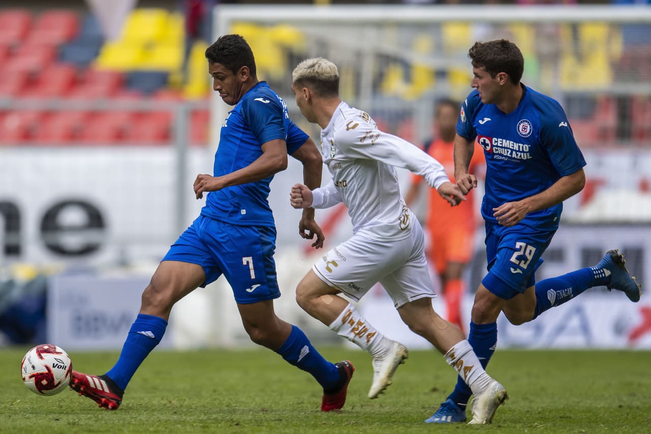 Con goles de Jonathan Rodríguez, Elías Hernández y Luis Romo, Cruz Azul le pasa por encima a Santos y consigue sus primeros tres puntos del Clausura 2020.