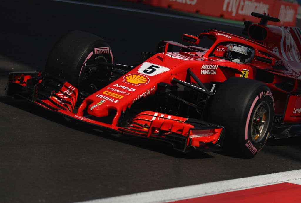 El alemán Sebastian Vettel tuvo mejor rendimiento en su Ferrari que los Mercedes con el cuarto tiempo en 1:17.954.