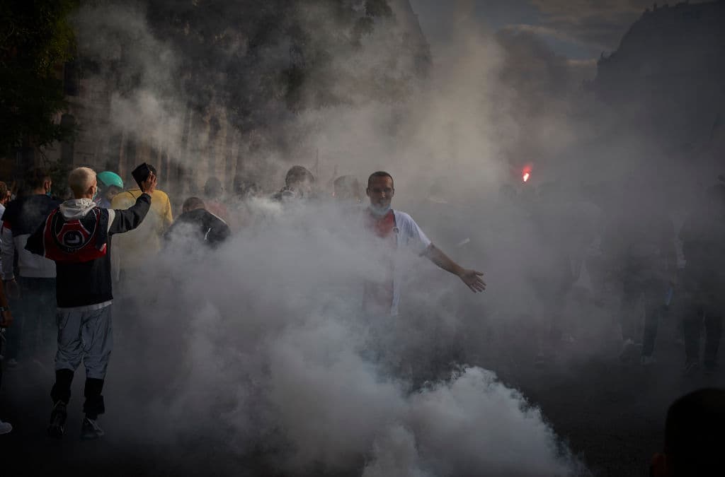 Luego de que el Paris saint Germain perdiera la final de la UEFA Champions League frente al Bayern Múnich, los ultras de los franceses salieron a las calles de París a causar destrozos.