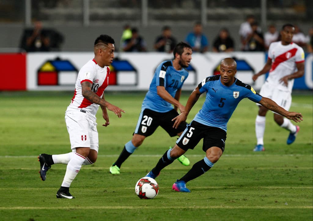 El experimentado centrocampista del Monterrey de México, Carlos Sánchez (5), es otro de los que siempre tiene en mente el técnico Tabárez para representar a Uruguay en eventos importantes. Va a Rusia.