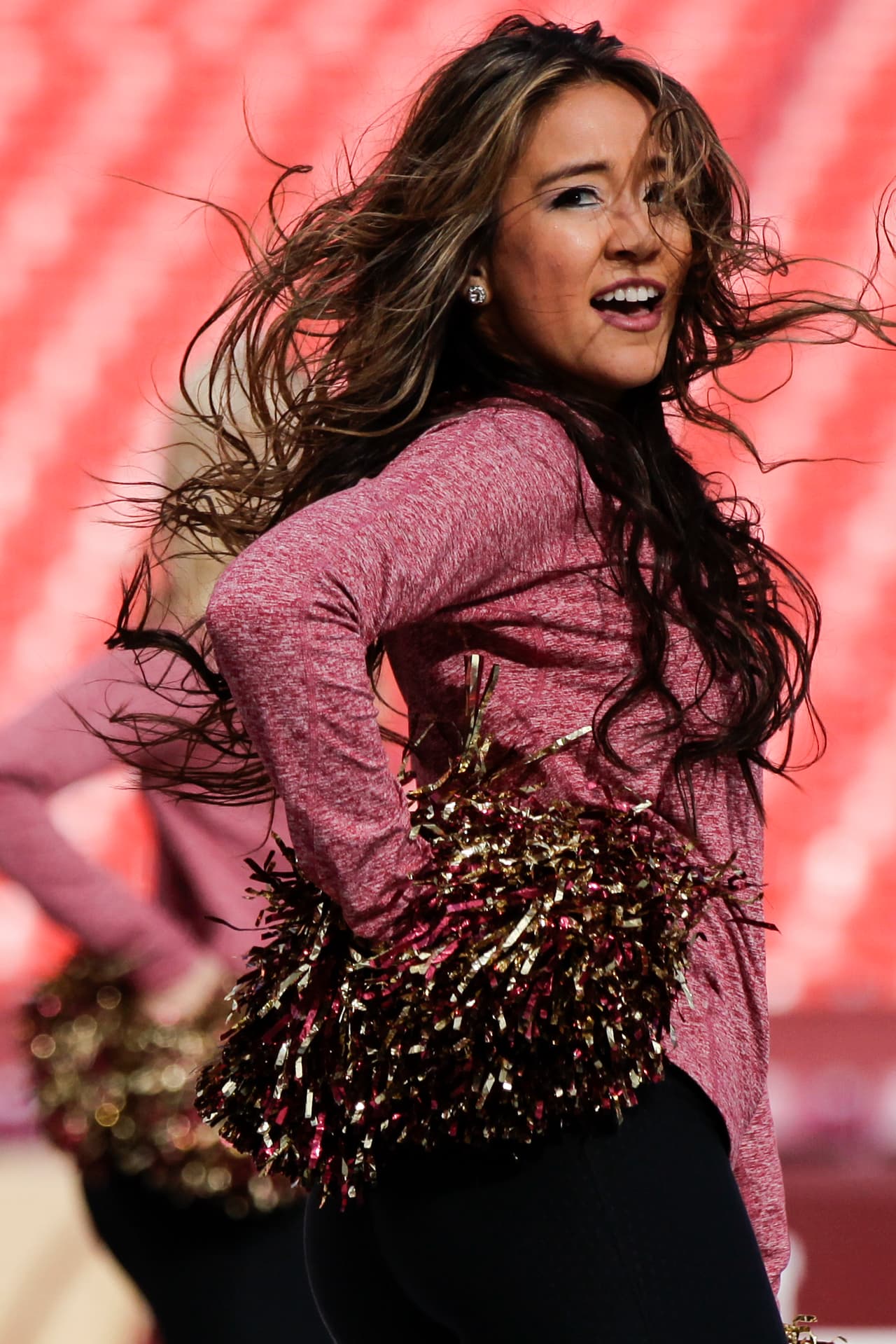 Las porristas se lucieron para animar a sus equipos durante la Ronda de Comodines. Checa las mejores imágenes de estas bellezas del emparrillado.