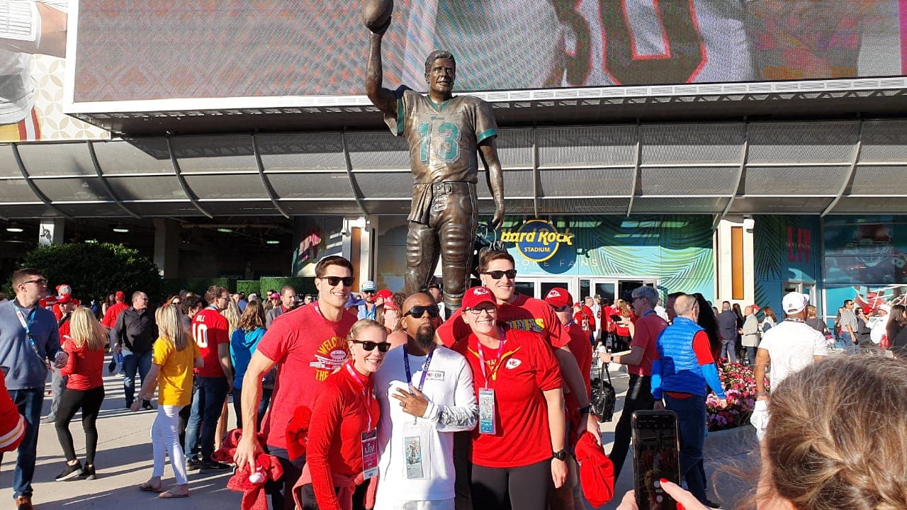 Así se vive el color en el Hard Rock Stadium de Florida previo al partido entre San Francisco 49ers y Kansas City Chiefs.