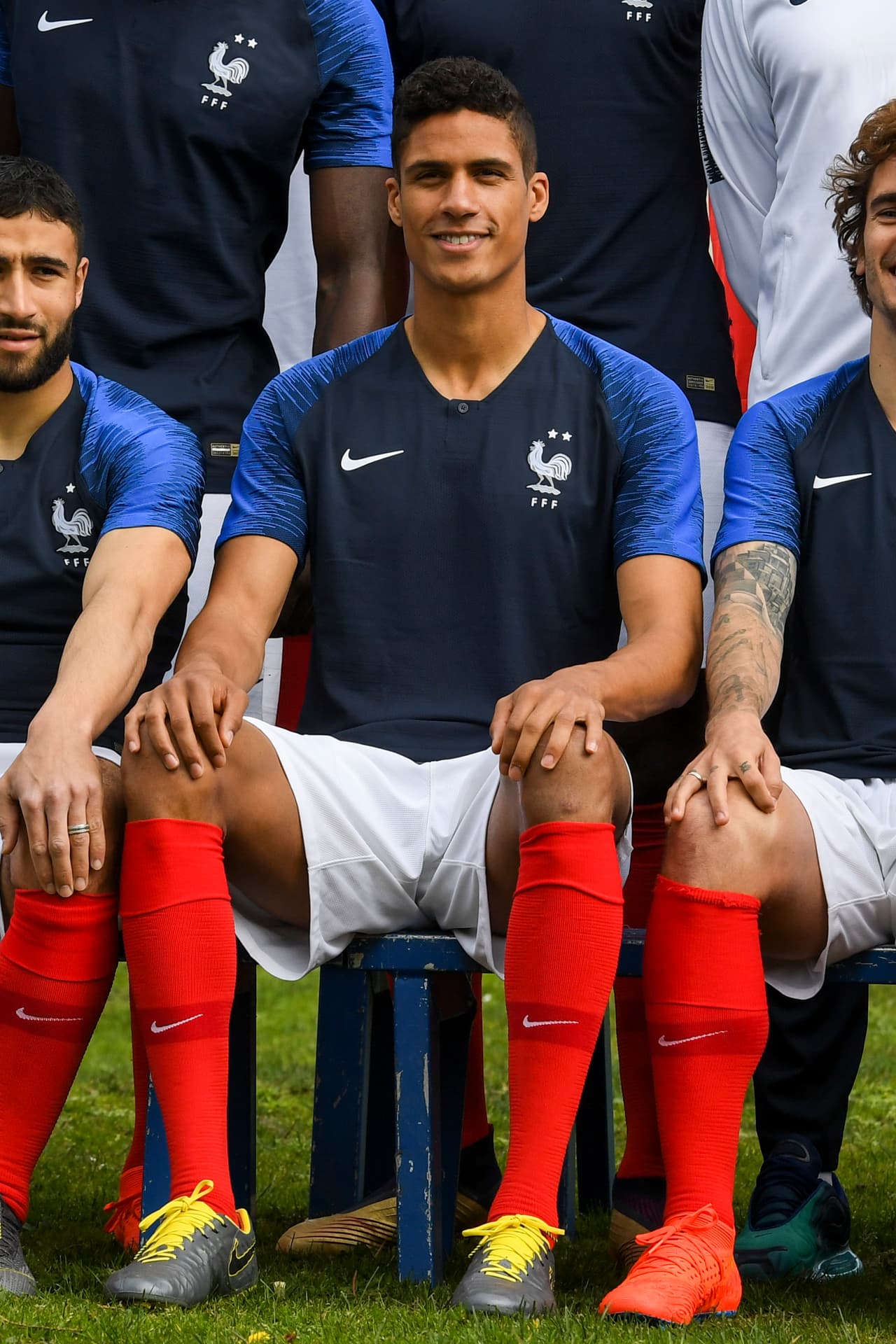 Este miércoles la selección de Francia, actual campeona del Mundo, se tomó su foto oficial antes de iniciar las Eliminatorias a la Eurocopa 2020. El equipo se reunió en el Centre National du Football de Clairefontaine-en-Yvelines y los jugadores pasaron un tiempo agradable antes de enfrentar a Moldavia este viernes.