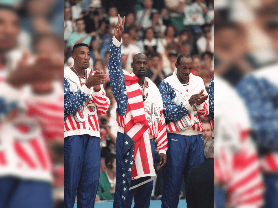 Jugó los Juegos Olímpicos de Barcelona 1992 y, junto con su equipo, ganó la medalla de oro y dejaron un legado imborrable como uno de los mejores equipos de la historia del deporte.