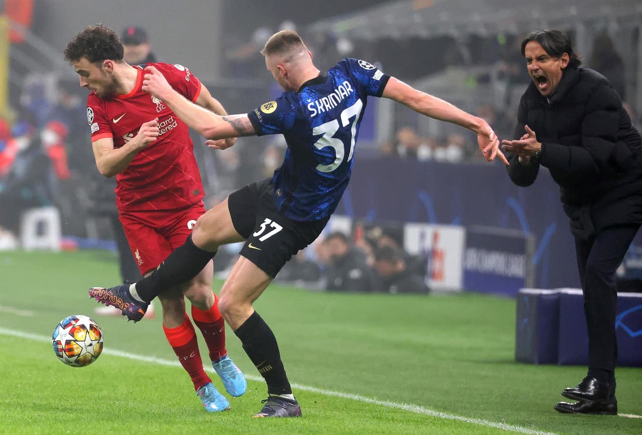 Liverpool se impone 2-0 ante el Inter de Milan durante el partido de ida en Octavos de Final de la UEFA Champions League, con anotaciones de Roberto Firmino y Mohamed Salah. Los Reds llevarán la ventaja para el juego de regreso.