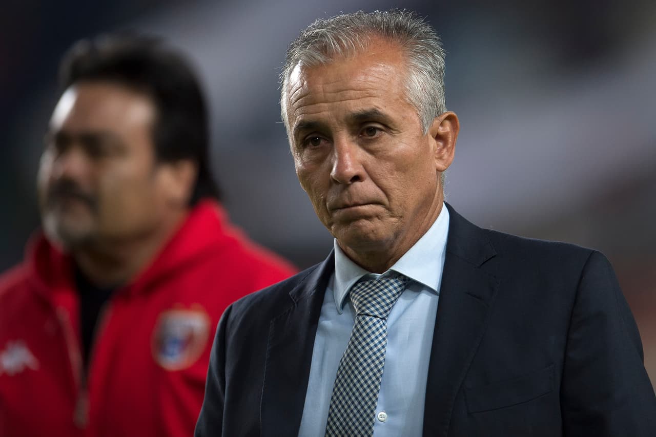 Puebla se burla de la caída de Facebook con Sergio Bueno