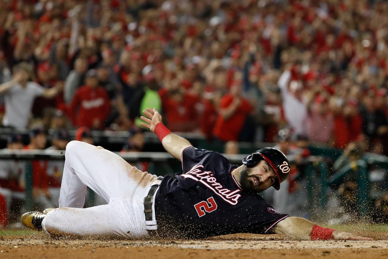 Los Nationals lucen dominantes y aplastan 8-1 a los Cardinals para enfilarse a la Serie Mundial.