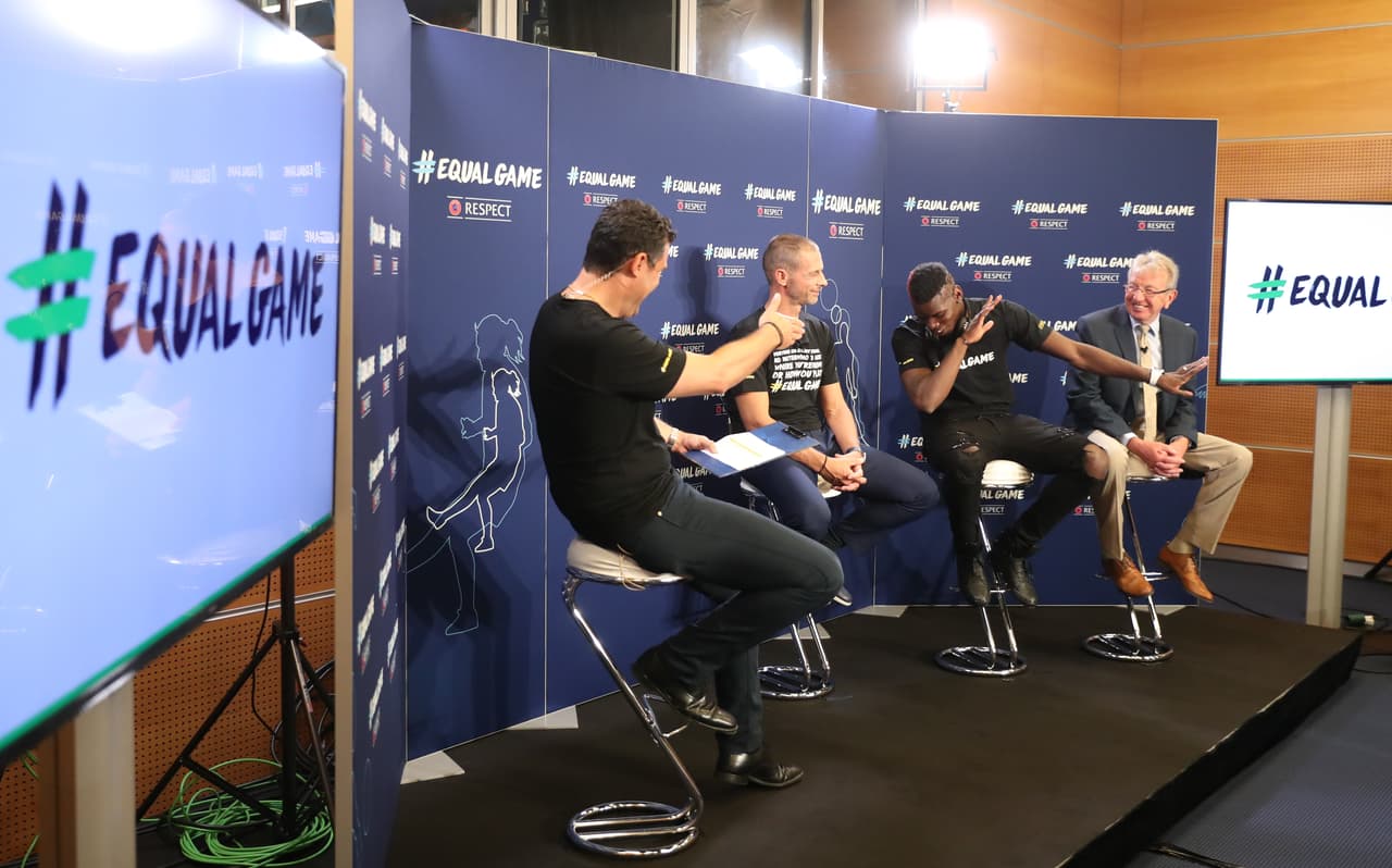 "Tenemos que promover la accesibilidad y la igualdad, decir claramente no al racismo, defender la igualdad de género y luchar contra la discriminación", dijo el presidente de UEFA, Aleksander Ceferin.