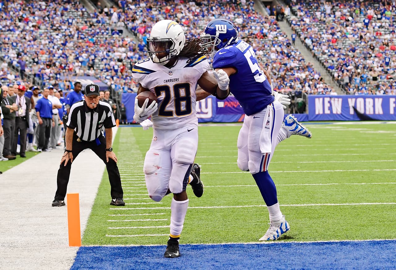 Melvin Gordon tuvo un partido espectacular. Por tierra sumó 105 yardas en 20 acarreos. Además tuvo 6 recepciones para 58 yardas con 2 anotaciones por la vía aérea.