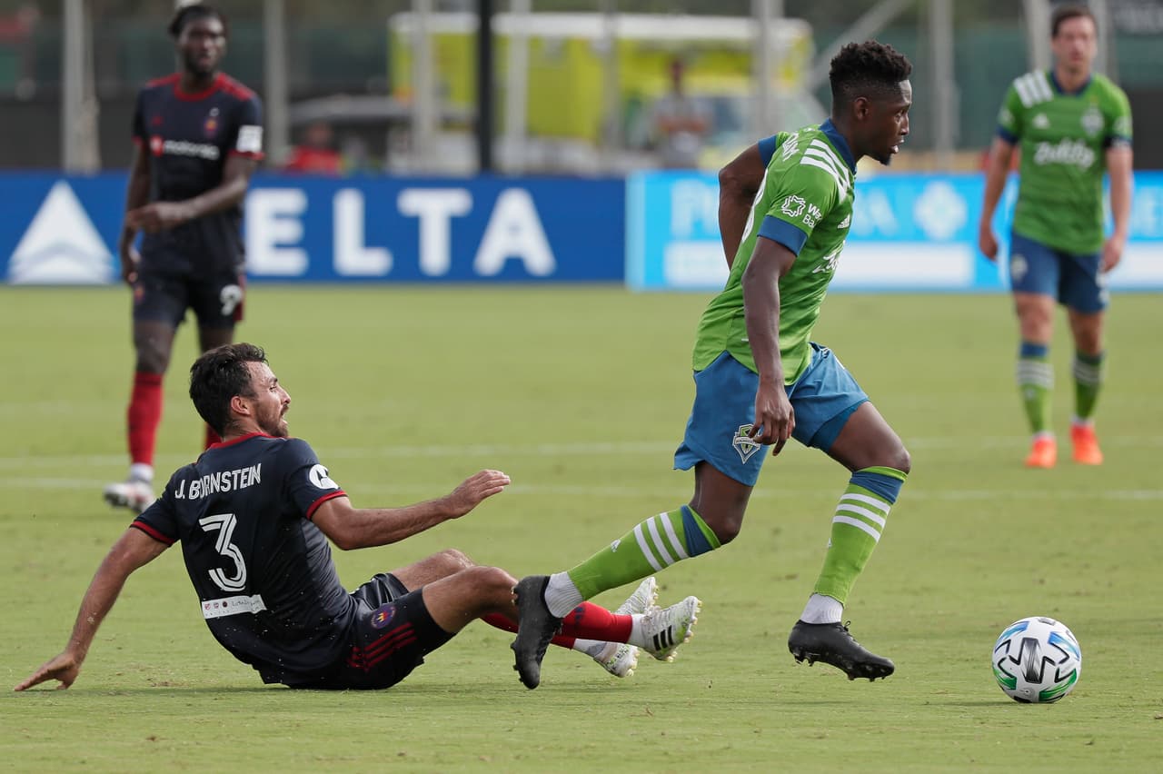 Los locales neutralizaban los embates de los de Seattle.