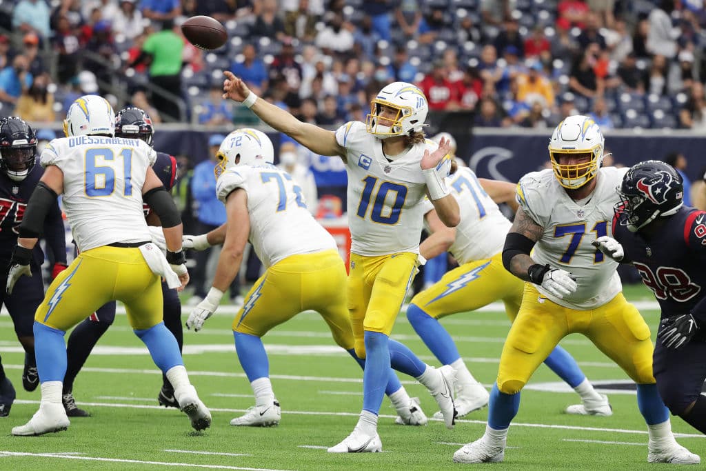 Lions cayó 16-20 en su visita a Atlanta, Buccaneers aplastan 32-6 a las Panthers, Ravens pierden en su visita 21-41 frente a Cincinnati, los Chargers tropiezan 29-41 sobre los Texans, Rams venecen 30.23 a los Vikings, Bills le pegan 33-21 Patriots, Jaguars caen 21-26 en su visita a los Jets, Las Eagles le pegan 10-34 frente a las Eagles, los Bears remaontan 25-24 a los Seahawks, Chiefs aplastan 10-36 a los Chiefs y os Broncos caen 13-17 en su visita a los Raiders.