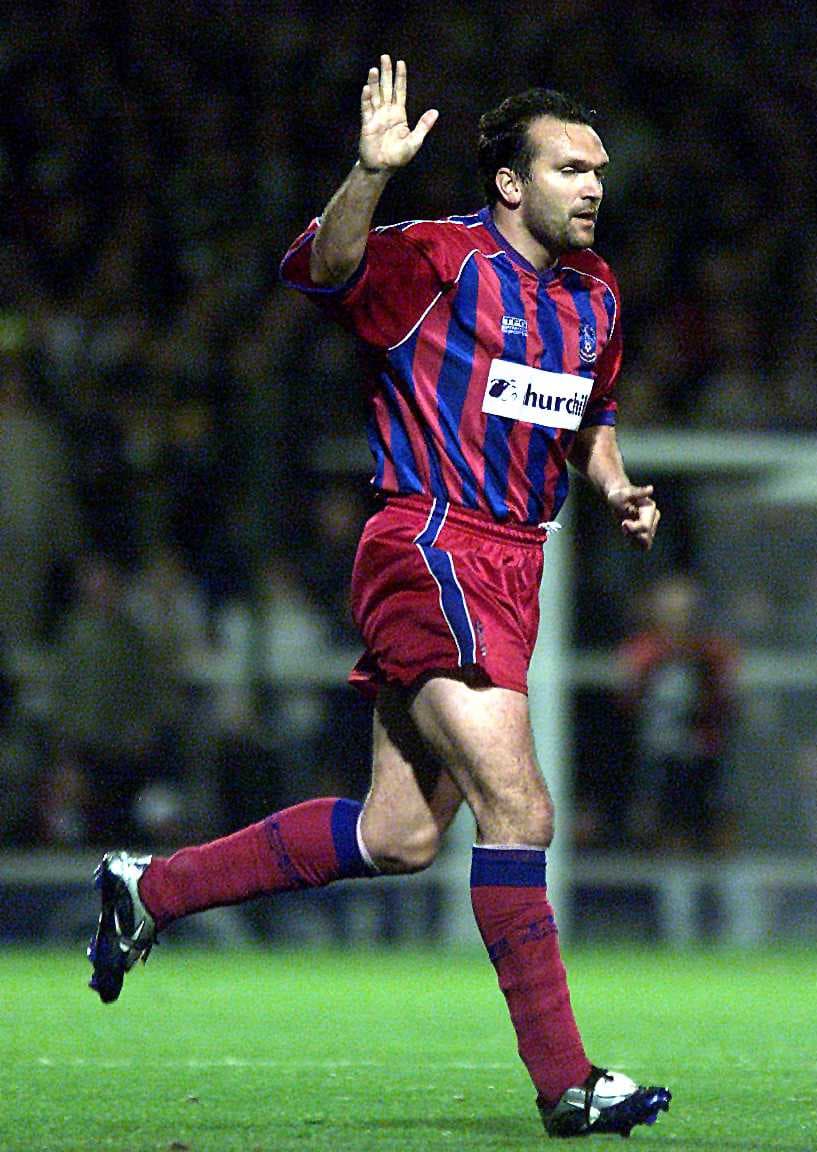 El contrato de Neil Rudock con Crystal Palace confirmó que era un jugador de peso. El club consideraba que se excedía y, por eso, le hizo
<a href="http://https://www.theguardian.com/football/2010/aug/11/footballers-transfer-listed-sacked-fat" target="_blank">firmar una clausula especial para el control de su masa corporal.</a>