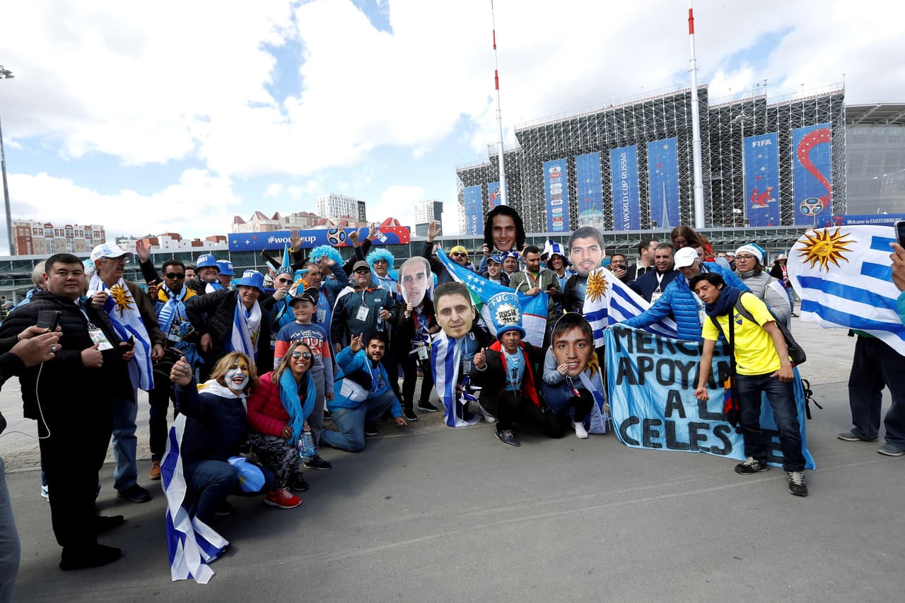 Otros también juntaron familiares y hasta extraños, como el fanático ecuatoriano que llegó a apoyar a los uruguayos.