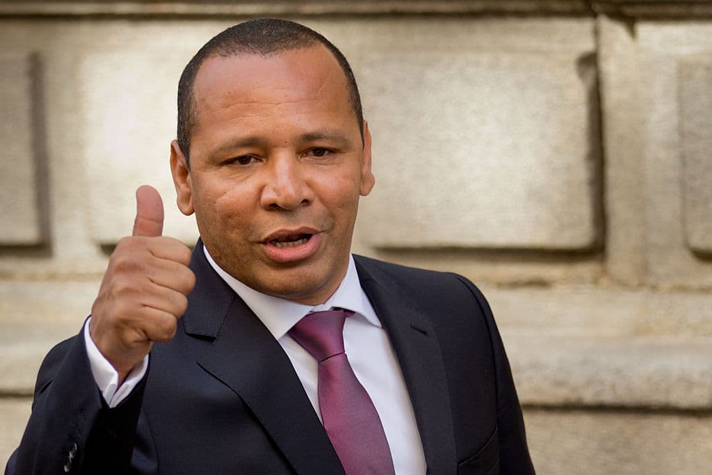 Sin embargo, fue el propio Neymar Santos el que empezó a promover el cambio de equipo de su hijo al millonario club francés.