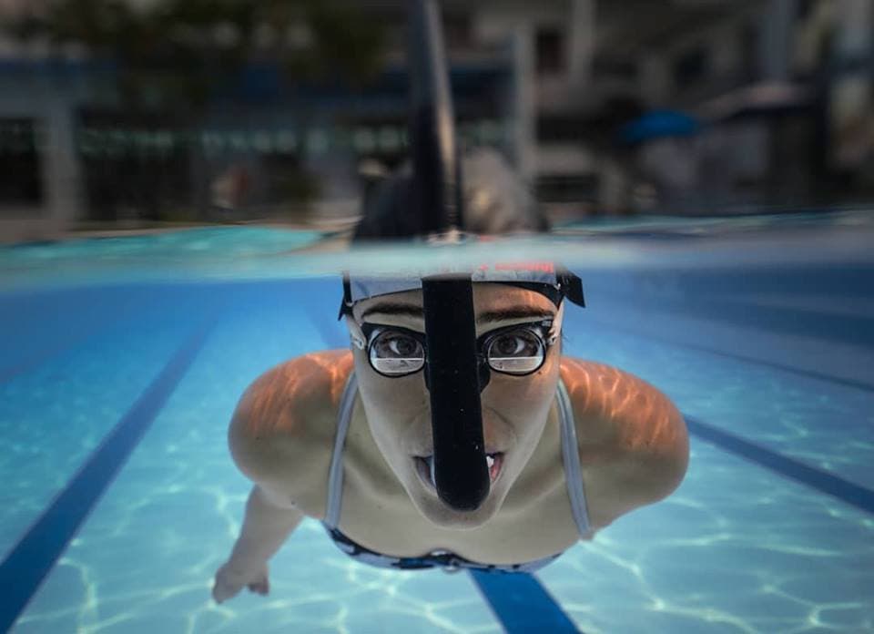 La colombiana nació en la ciudad de Medellín, vivió un tiempo en Bogotá y desde hace varios años viaja por el mundo compitiendo en diferentes mares.