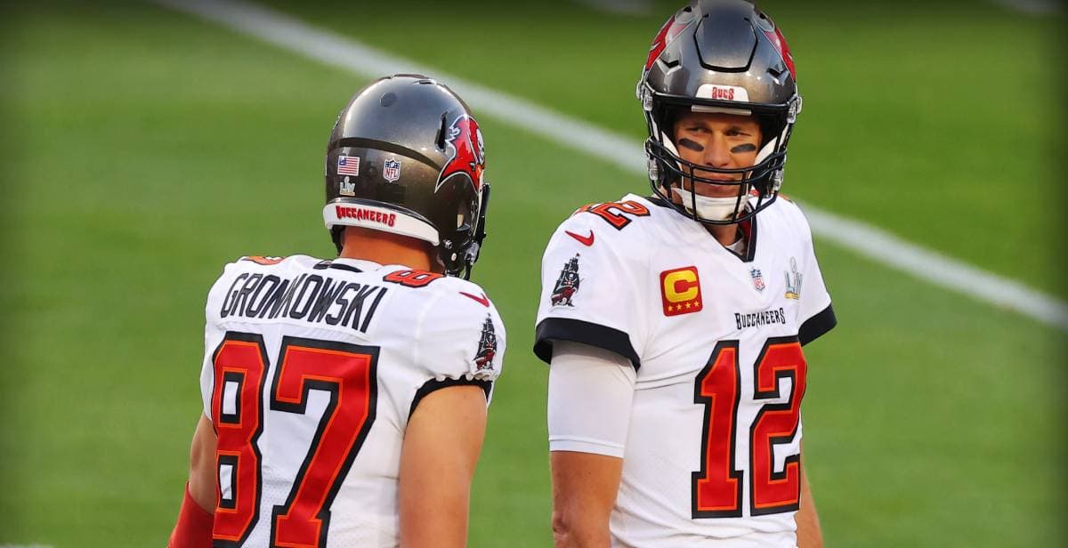 Brady y Gronkowski superan récord de Montana-Rice en playoffs