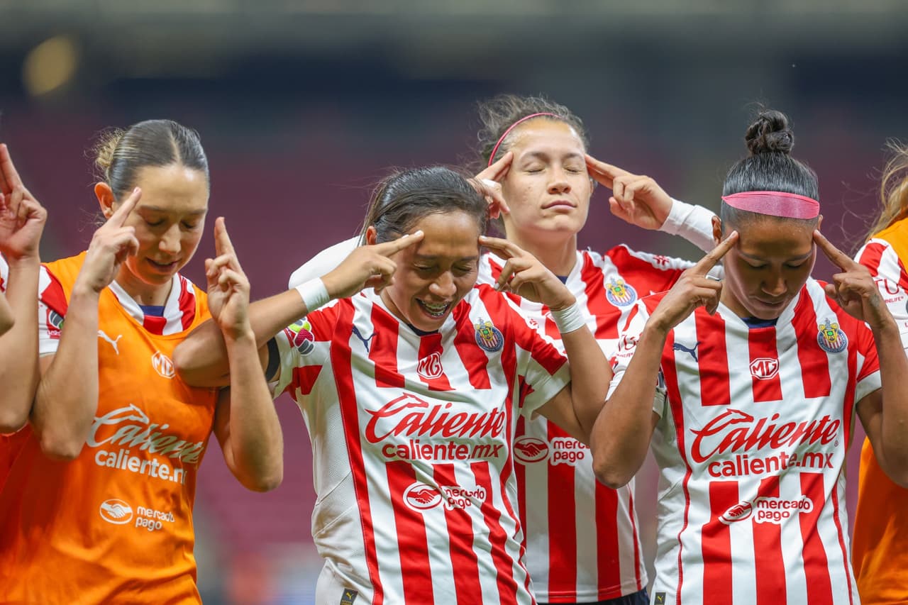 Esbeydi Salazar celebrates her goal 1-0 of Guadalajara during the Quarter-Finals first leg match between Guadalajara and Pumas UNAM as part of the Torneo Clausura 2025, Liga MX Femenil at Akron Stadium on April 24, 2025 in Guadalajara, Jalisco, Mexico.