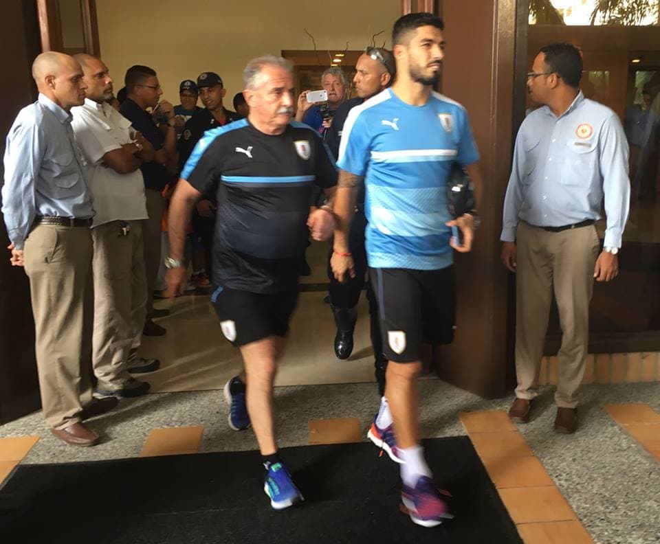 Édinson Cavani y Luis Suárez ya están con la Celeste para los juegos ante Venezuela y Bolivia. Son segundos en la Eliminatoria, por lo que su camino está más fácil. Un triunfo ante la Vinotinto les bastará.