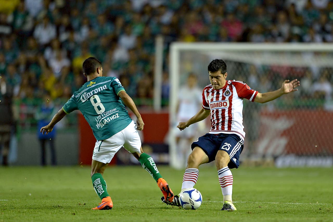 Chivas salió campeón tras vencer al León 0-1 con gol de Oswaldo Alanís en la Copa MX del Apertura '15.