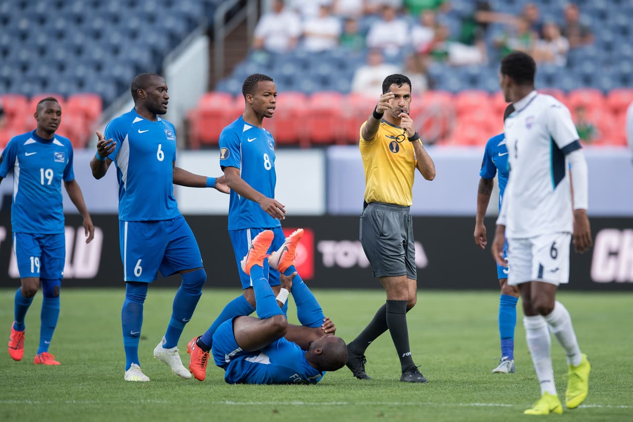 La noche se le venía encima al equipo cubano.