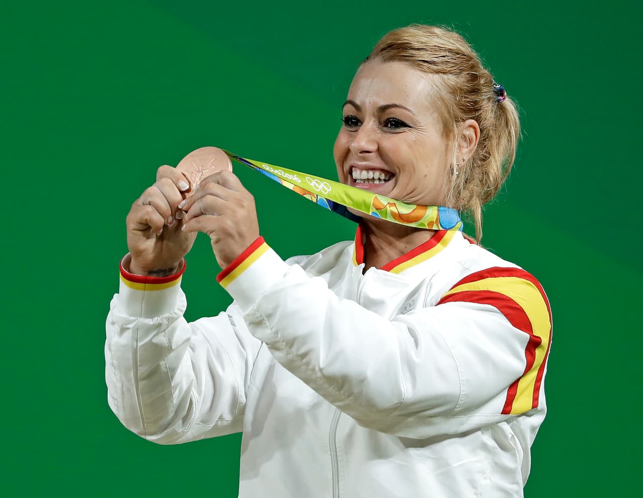 "Hace un tiempo no sabía si iba a estar aquí compitiendo y hoy soy medallista", expuso la berciana, de 31 años.