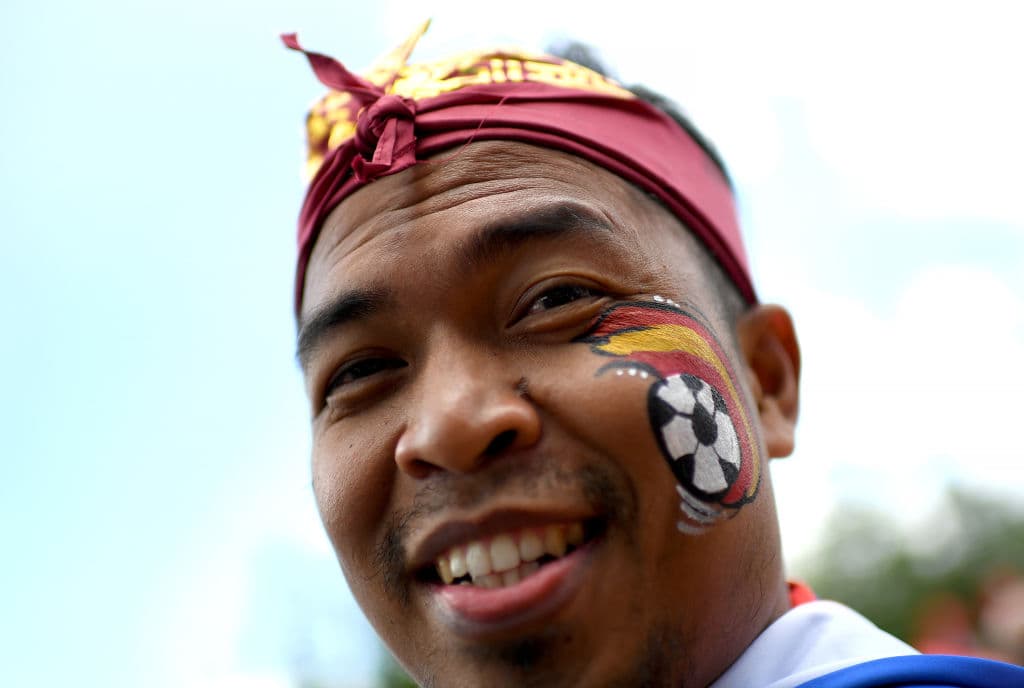 Los fanáticos del duelo entre Rusia y España viven una jornada especial en Moscú y en el estadio de Luzhniki en medio del partido de octavos de final del Mundial de Rusia 2018.