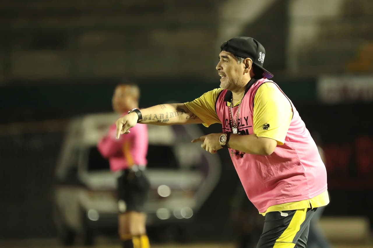 Con el pitazo inicial fueron 71 minutos de angustia y tensión para el entrenador desde la línea.