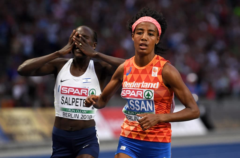 Retomar el ritmo no era sencillo para Salpeter (izquierda) luego de darse cuenta que terminó la carrera antes de tiempo.