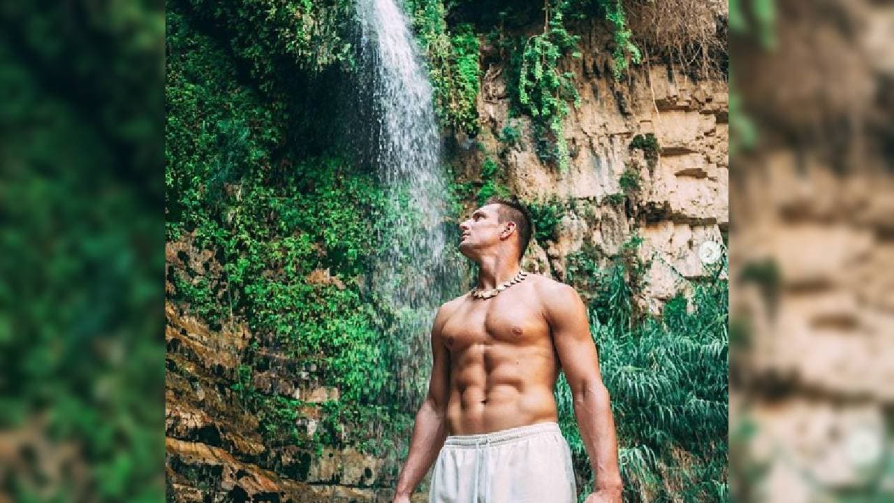 El hijo predilecto de Amherst, New York, llegó al mundo un 14 de mayo de 1989 para volverse inmortal con los Wildcats y, posteriormente, con los New England Patriots.