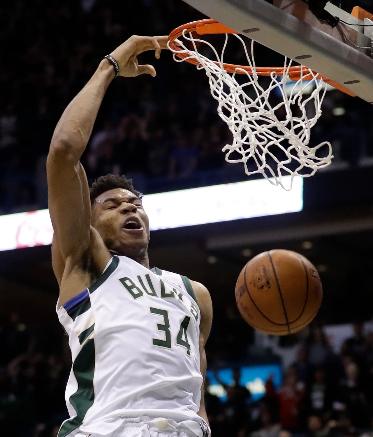 Al final, los Bucks dejaron el partido 86-97 a su favor y jugarán el sábado el primer séptimo partido de esta primera ronda de playoffs en la NBA.