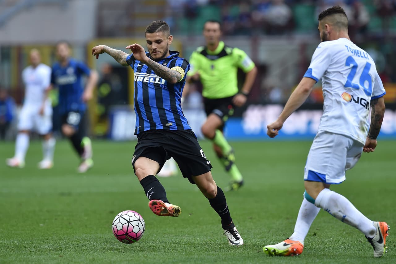 El Inter de Milan tiene tres jugadores que podrían complicarle la existencia a Salcedo y compañía como es el caso de Éver Banega quien en su función de media punta merodéa los tres cuartos de cancha y en alguna cobertura se encontrará al central mexicano.