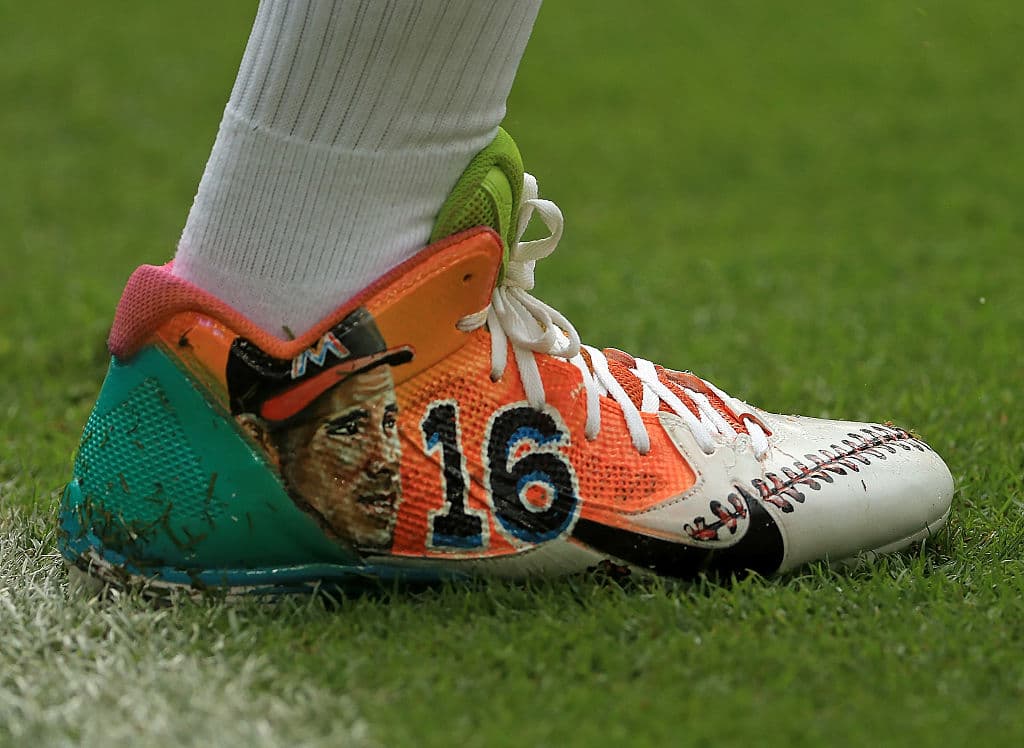 Incluso, deportistas de otros deportes como en el fútbol americano de la NFL le rindieron tributo a Fernández.