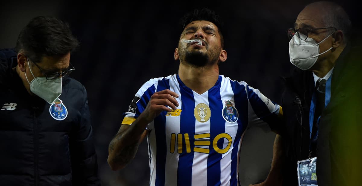 Se teme que Tecatito Corona no vuelva a jugar esta temporada