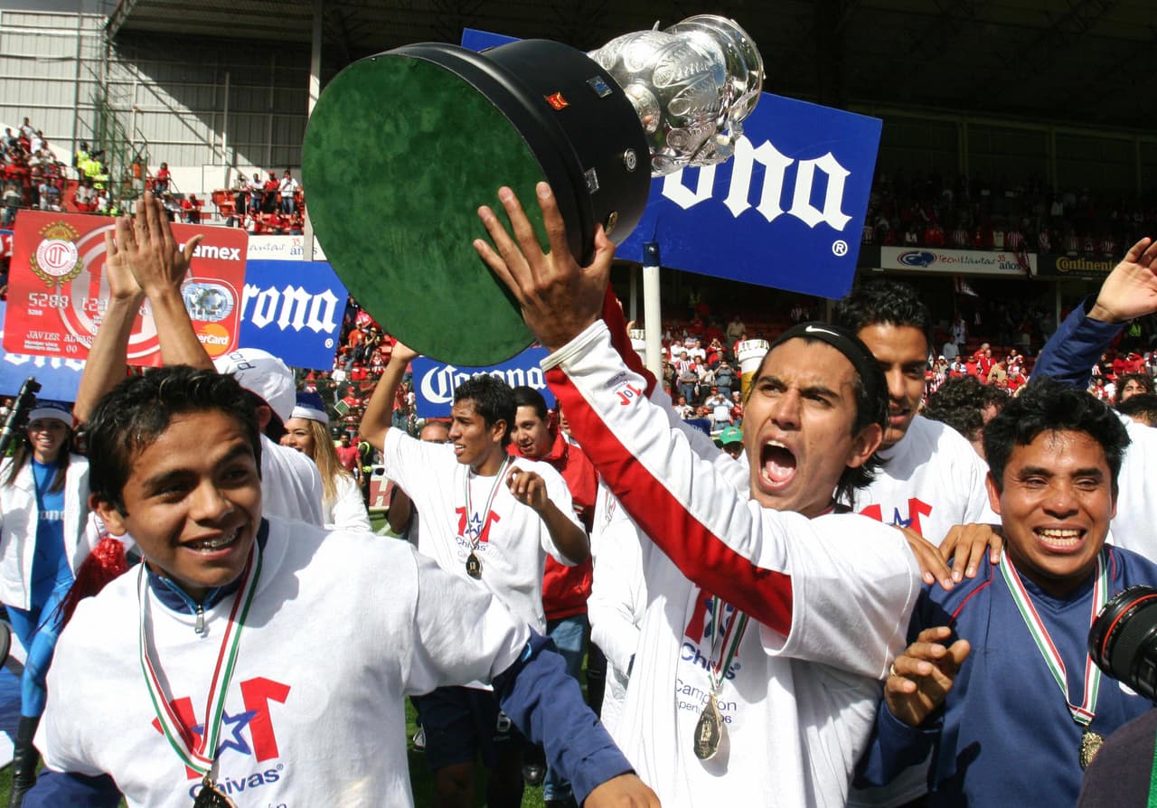 Chivas de Guadalajara no dejó pasar su centenario sin coronarse como campeón en 2006, su décimo título en México y el primero con Jorge Vergara como propietario.