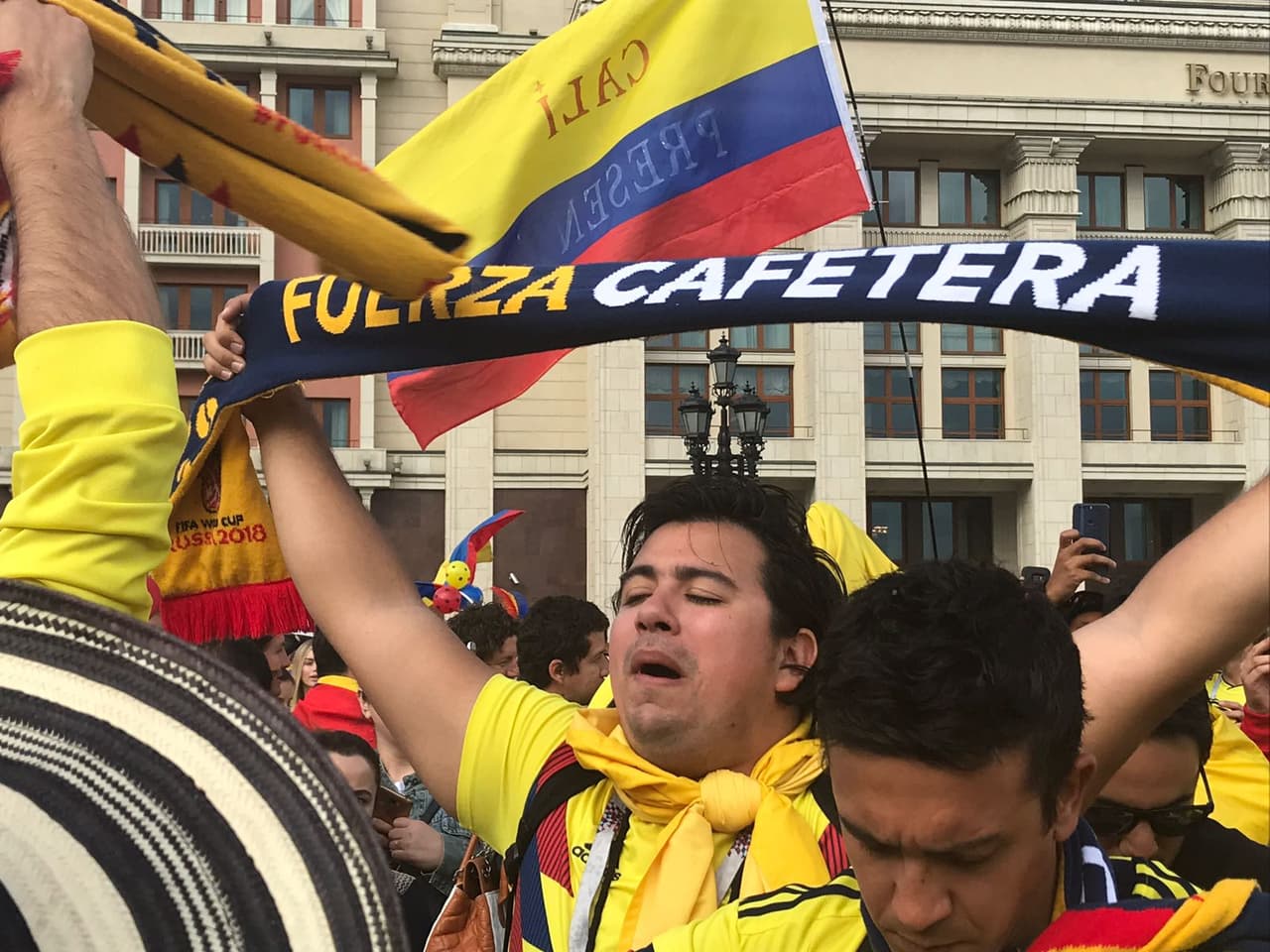 De una manera muy sentida, esa multitud se reunió en la Plaza Roja para hacer sentir su apoyo al equipo horas antes al partido.