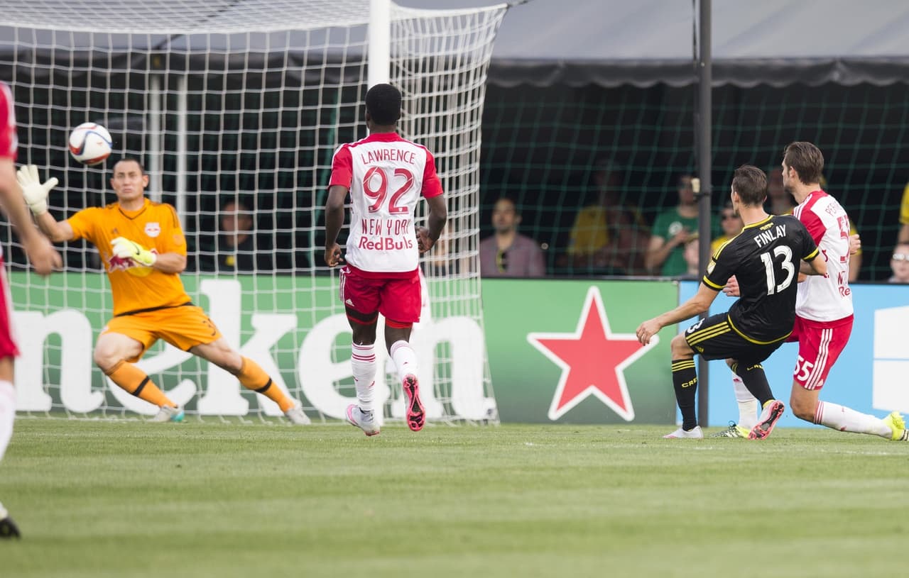 Enganche y golazo del joven Ethan Finlay para Columbus Crew, que dio vuelta el partido en casa ante New York Red Bulls.