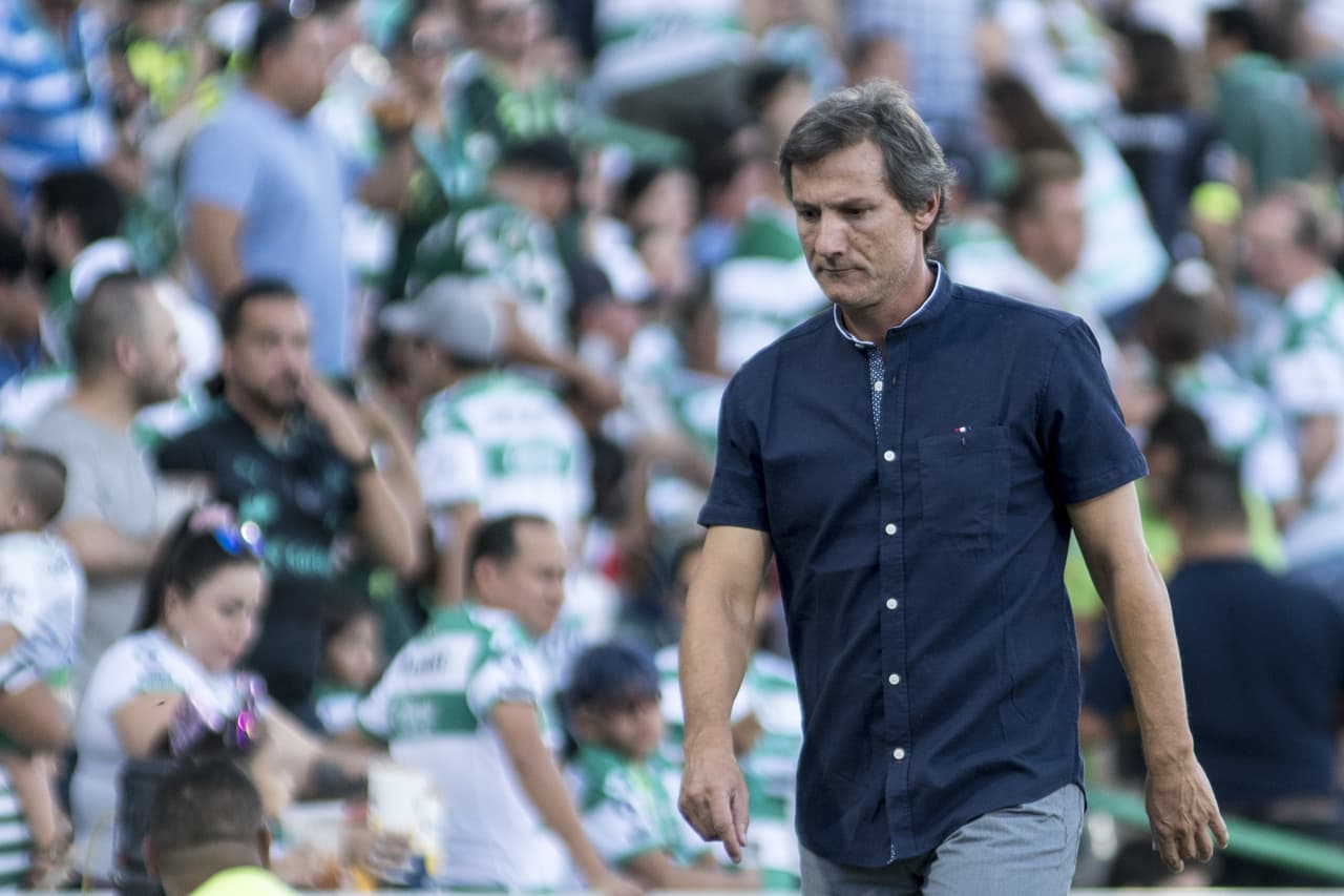 Gabriel Caballero, DT de Juárez. Son penúltimos en el Apertura 2019.