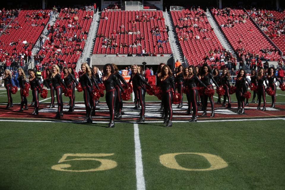 Las cheerleaders de los 49ers lucieron nuevamente estos hermosos diseños que resaltan la belleza de sus figuras. ¡Chécalas en la Semana 12!