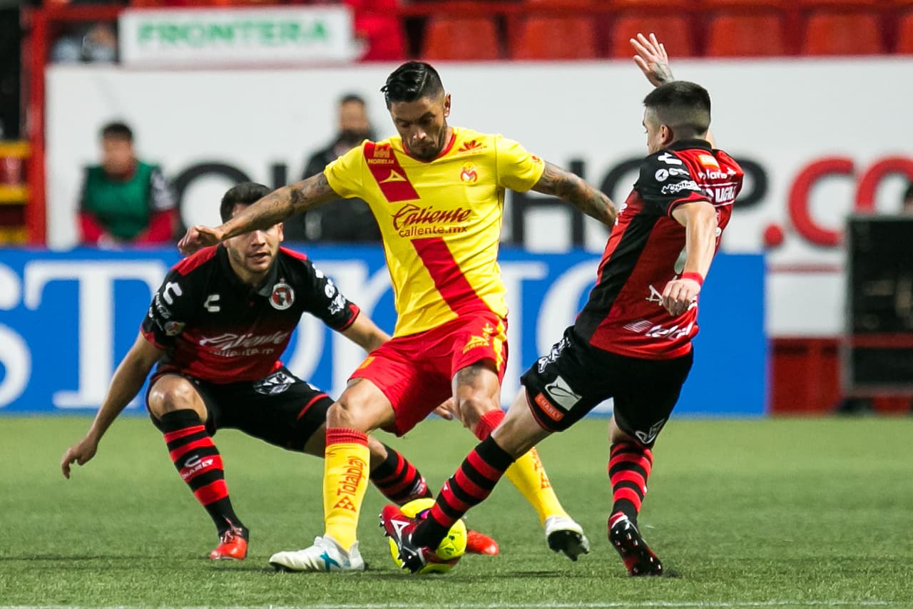 Antes de que conluyera la primera parte, Rodrigo Millar puso a temblar la porteria de Xolos con un tremendo disparo que se estrelló en el poste.
