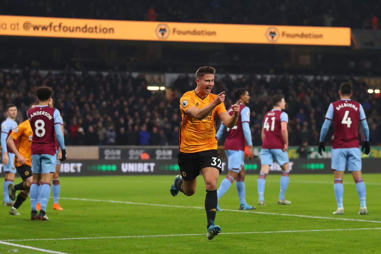 Con esta victoria, Wolverhampton se impone a West Ham United 2-0 con goles de Dendocker y Crutone. El mexicano, Raúl Jiménez, jugó 83 minutos del encuentro y es así como los Wolves se quedan en la quinta posición de la Premier League.