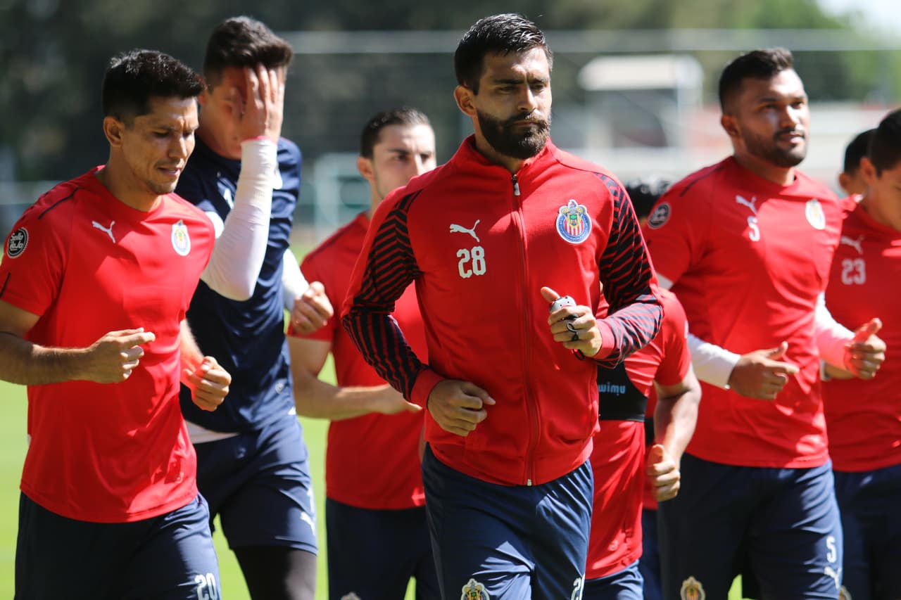 El semblante en el entrenamiento de Chivas de Guadalajara en Chivas Verde Valle es un reflejo de la situación futbolístic del equipo, una crisis que el técnico Tomas Boy aún no logra revertir.