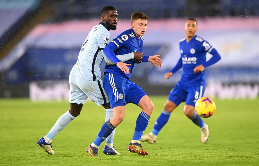 Ndidi (6’) adelantó a los locales muy temprano en el partido. Cuando Chelsea estaba cerca de emparejar el marcador, apareció Maddison (41’) para crecer la diferencia. Werner (86’) acortaba la diferencia, pero fue pillado en fuera de juego. El conjunto de Frank Lampard tuvo mayor posesión, aunque no fueron efectivos al ataque. Chelsea enfrentará a los Wolves y Leicester al Everton en sus siguientes compromisos de la PL.