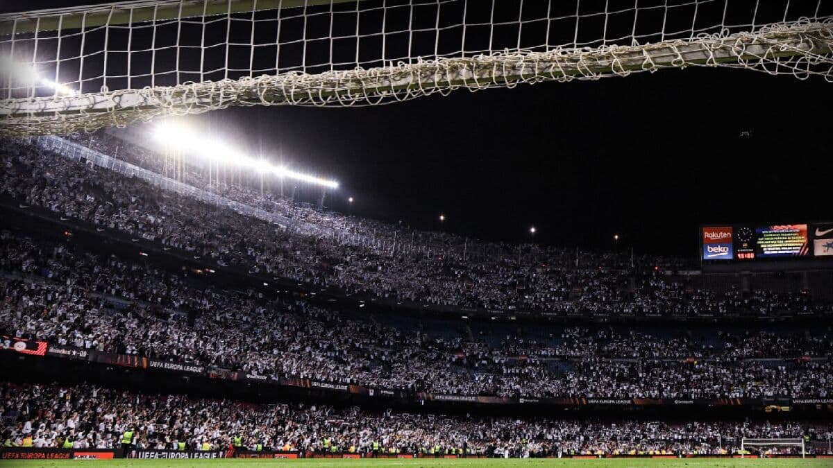 Fans del Barça no irán al Camp Nou en señal de protesta