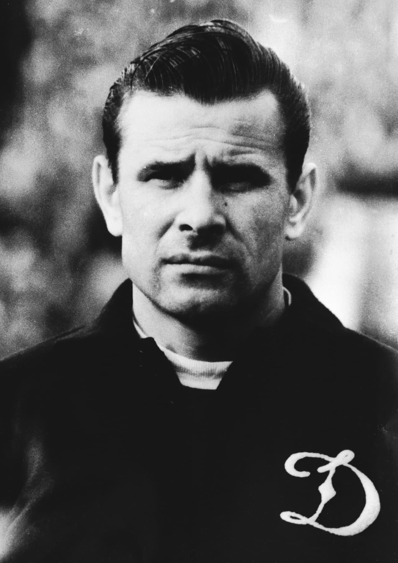 <b>Lev Yashin:</b> al histórico portero soviético, considerado uno de los mejores de la historia, se recuerda también por su capacidad por
<b>atajar penale</b>s. Durante su carrera detuvo más de 150 cobros desde los doce pasos, lo que lo hace un
<b>maestro </b>en la materia.