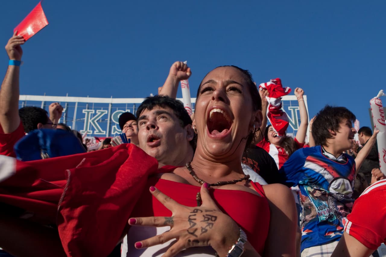 La euforia fue total para la hermosa paraguaya, a la que los seguidores del Mundial verían en un quinto partido más en Sudáfrica.