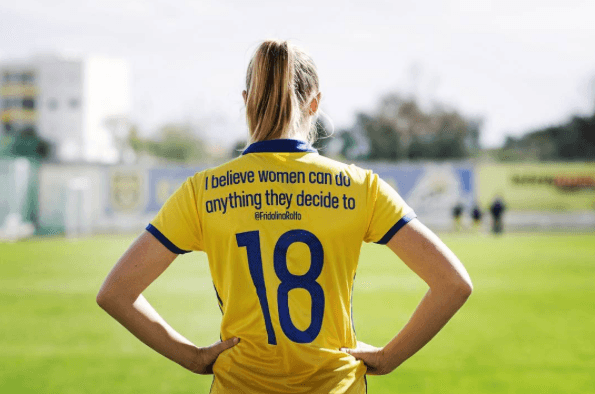 "Creo que las mujeres pueden hacer lo que ellas decidan" - Las jugadoras del equipo sueco eligieron los tuits entre mujeres destacadas de su país en una iniciativa de la Federación de Futbol por entregarle un mensaje inspirador a las jóvenes de su país.
