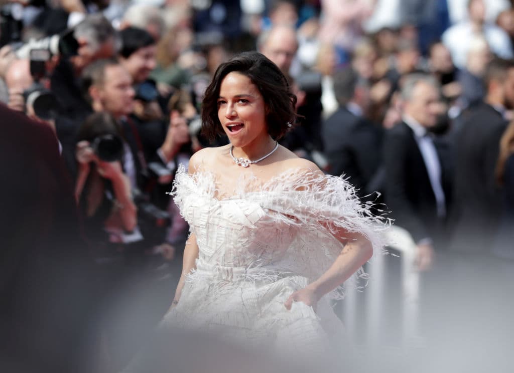 La inclusión del actor británico a la película fue para que Grant le de vida al villano principal.
<br>