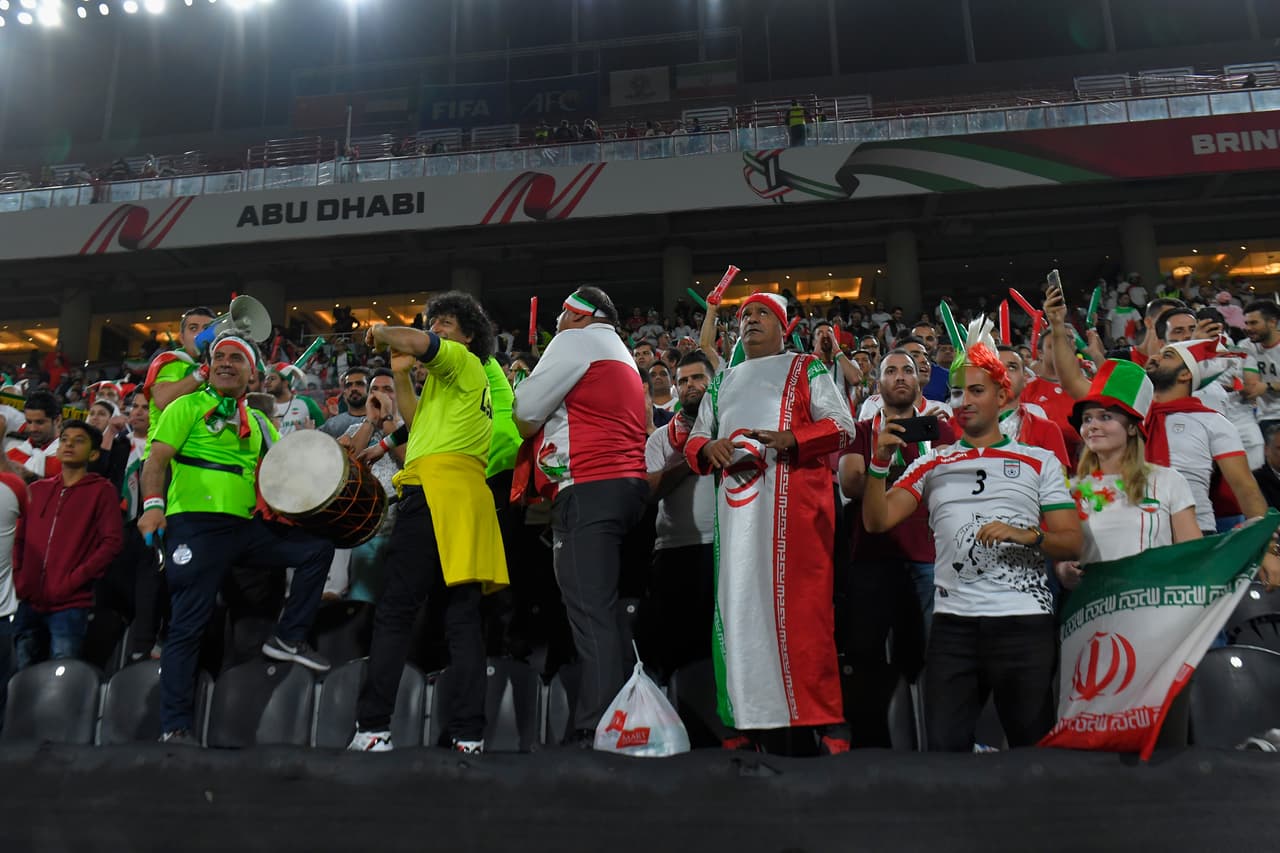Los hinchas le dan un color a la fiesta de la Copa de Naciones Asiáticas que vive la intensidad en Cuartos de Final con los duelos de Irán que venció a China (foto) y de Japón que derrotó a Vietnam.