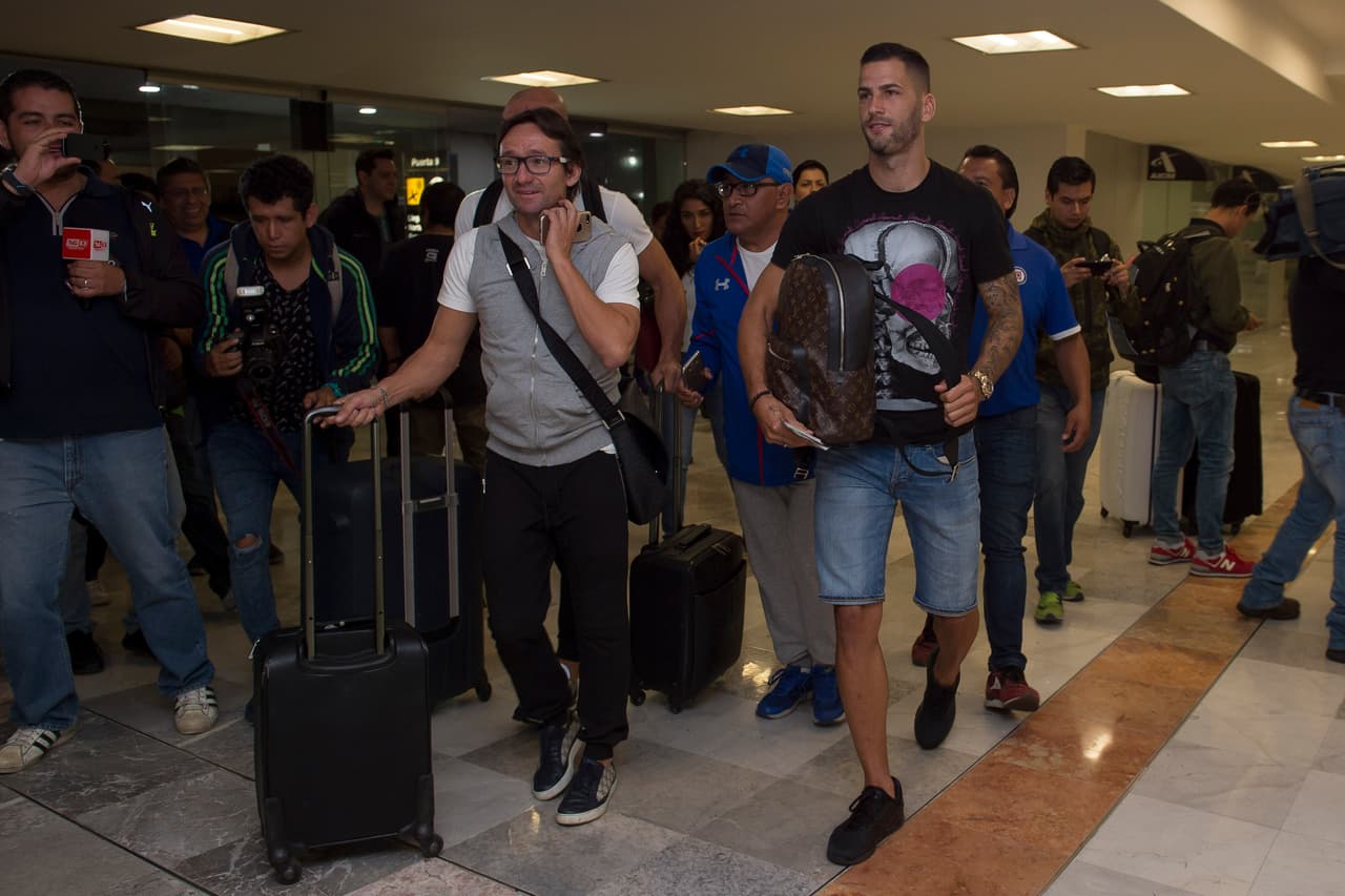 Para su llegada a México, Cruz Azul pagó una cláusula de 5 millones de euros, algo que de entrada mostró el compromiso con el jugador, algo que espera retribuir con resultados.