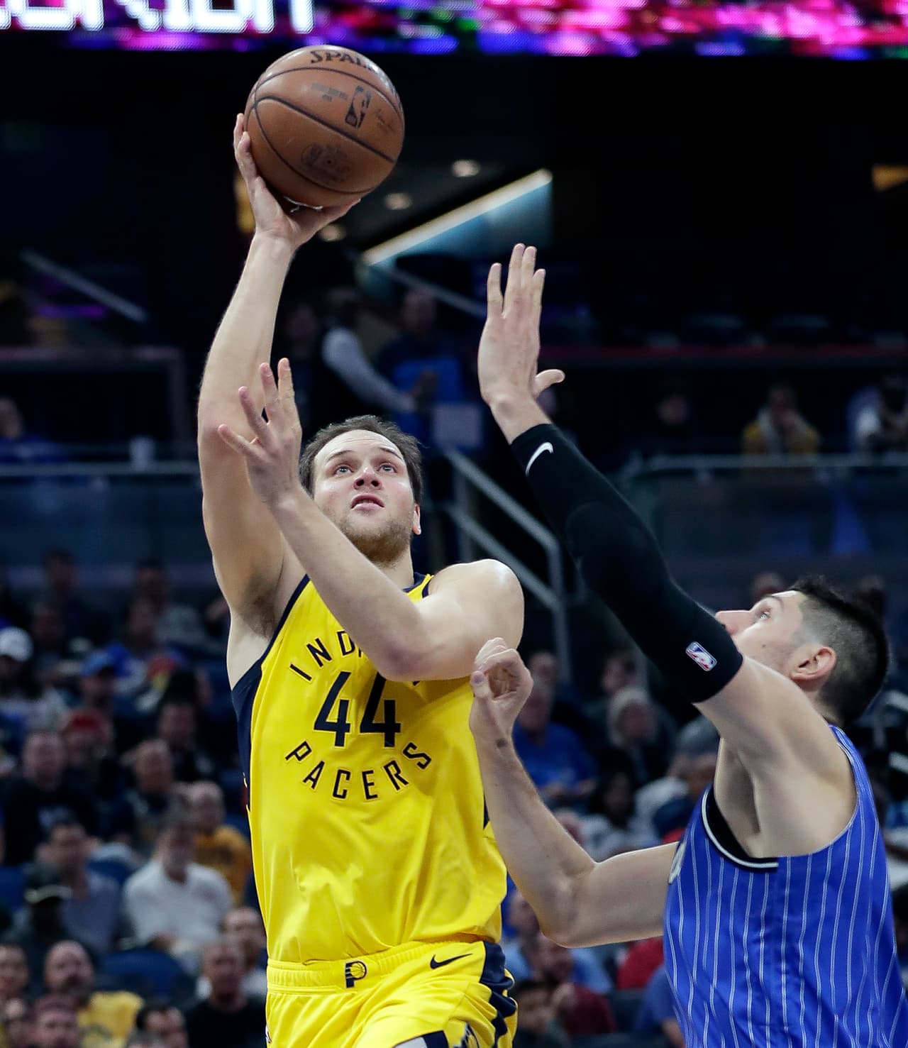 El alero croata Bojan Bodganovic anotó 26 puntos para los Indiana Pacers en el triunfo 112-90 como visitantes sobre el Orlando Magic.